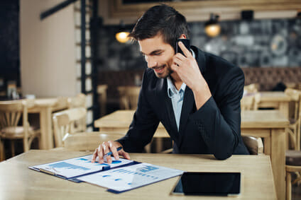 Homme d'affaires et son assurance vie