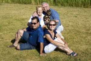 Deux générations d'une famille assurance vie sur ses parents